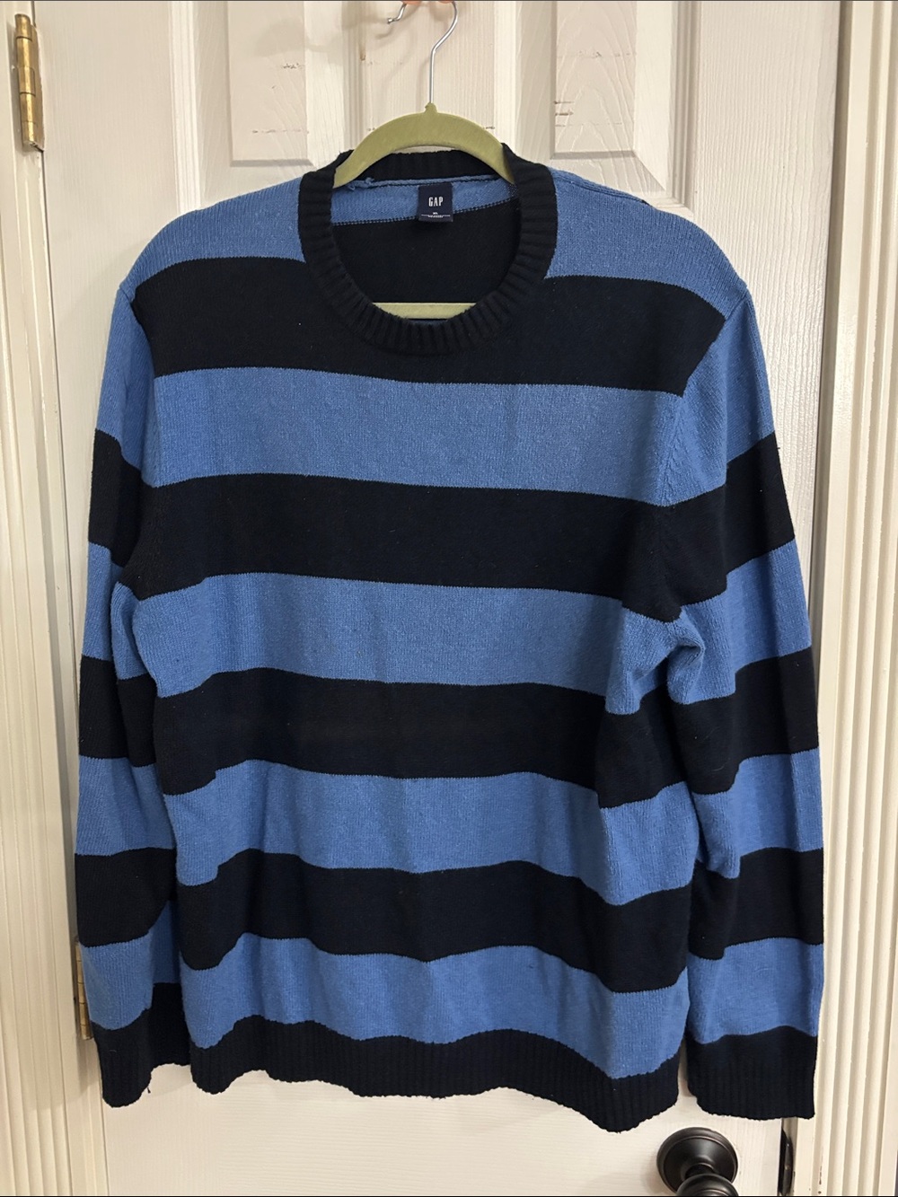 GAP Men’s Blue and Black Wide-Stripe Crewneck Sweater